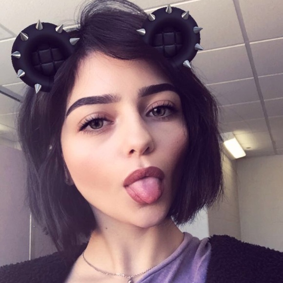 Meet your Posher, Isabella - Picture 1 of 3